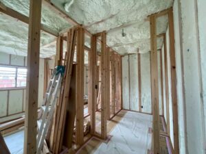 三養基郡D様邸の施工状況：吹付断熱・外壁工事